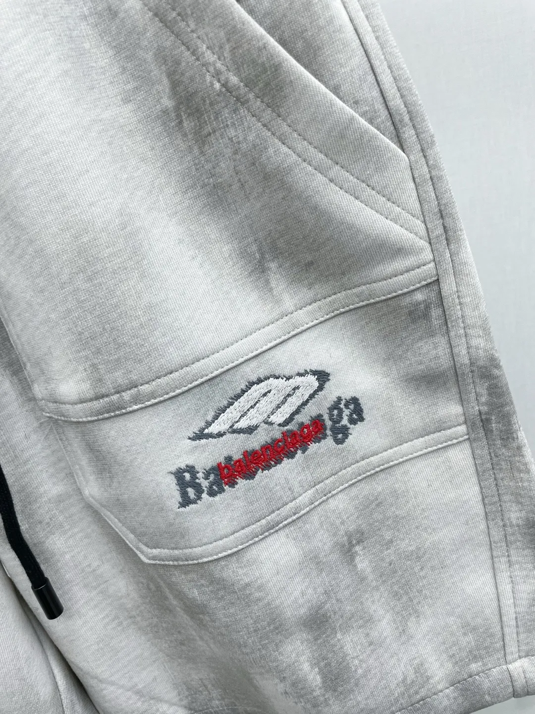 Bal Paris 2026 summer New Arrival embroidered 🪡 letter jacquard brand LOGO casual shorts DD are on sale simultaneously on the official website. Brand Classic LOGO casual pants, customized fabrics, excellent comfort and strong touch. Highly recognisable, perfect appearance and craftsmanship. Size:M-3XL